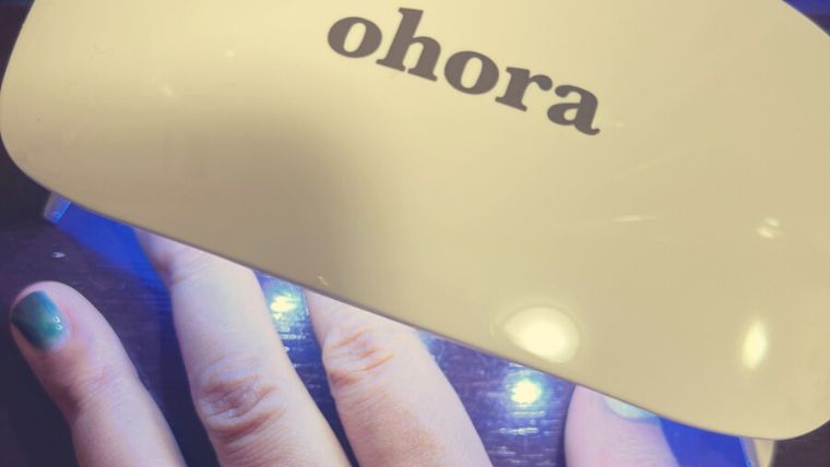 ohora（オホーラ）使い方：ジェルランプで硬化させる